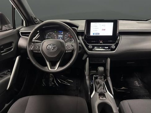 Used 2024 Toyota Corolla Cross SE image 5