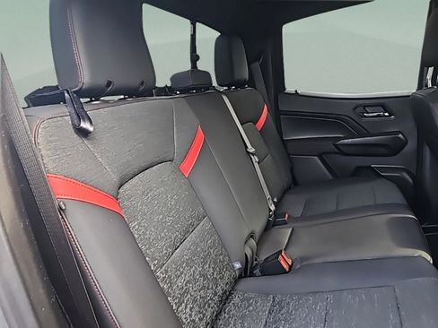 Used 2025 Chevrolet Colorado Z71 image 21