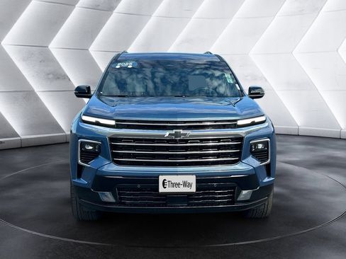 Certified 2025 Chevrolet Traverse High Country FWD image 8