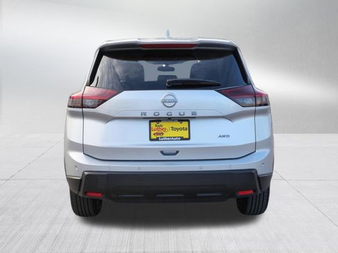 Used 2025 Nissan Rogue SV image 6