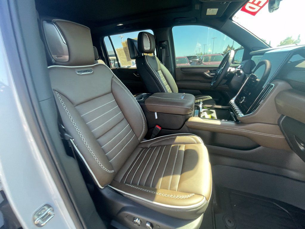 Used 2026 GMC Yukon XL Denali Ultimate AWD/4WD image 28