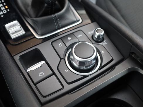 Used 2017 MAZDA MAZDA3 Sport w/ Preferred Equipment Package image 38