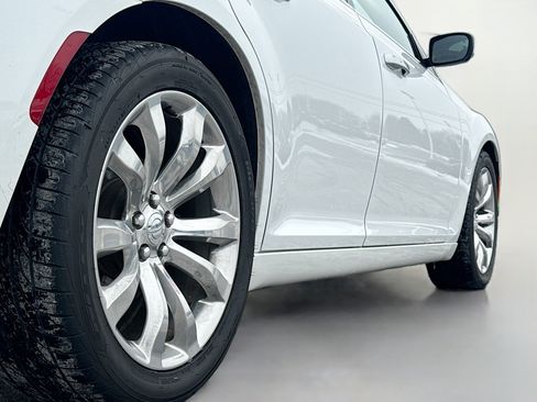 Used 2015 Chrysler 300 C Platinum w/ Harman/Kardon Audio Group image 15