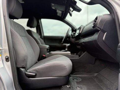 Used 2018 Toyota Tacoma TRD Sport w/ Technology Package image 20