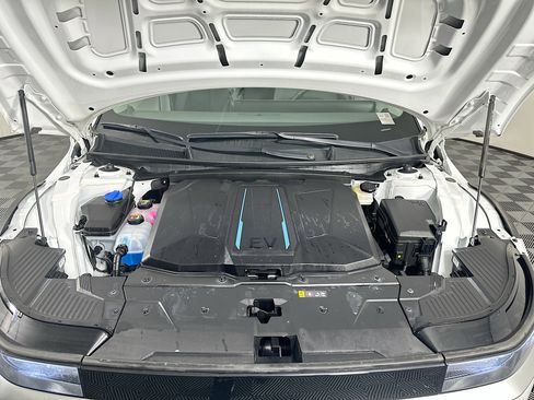 Used 2024 Hyundai Ioniq 5 SE RWD image 32