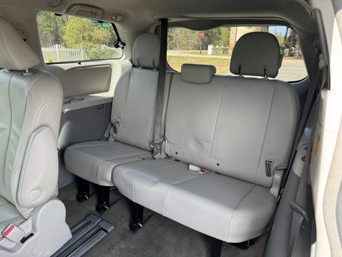 Used 2013 Toyota Sienna XLE FWD image 13