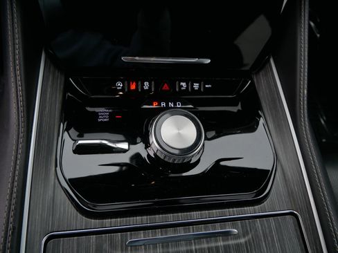 Used 2024 Jeep Wagoneer L Series II image 24