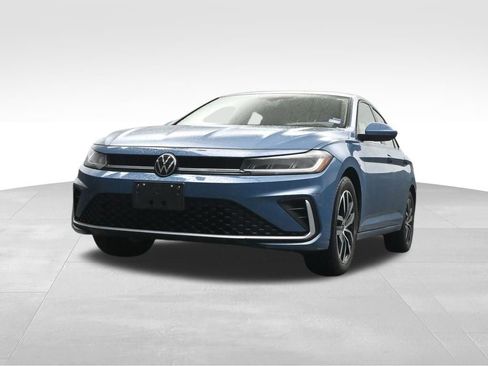 Used 2025 Volkswagen Jetta SE FWD image 9