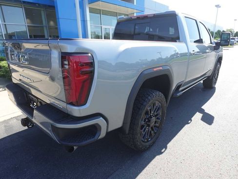 Used 2024 GMC Sierra 2500 Denali Ultimate AWD/4WD image 3