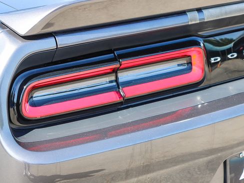 Used 2019 Dodge Challenger SXT RWD image 9