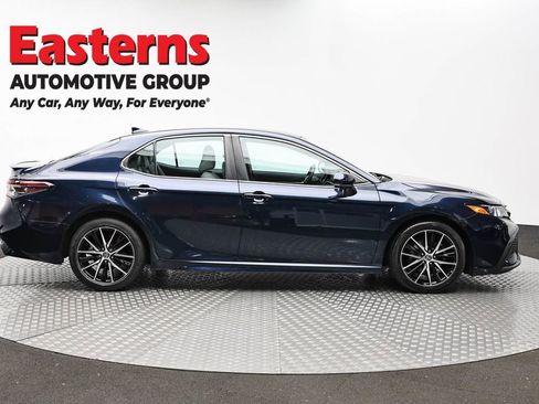 Used 2021 Toyota Camry SE FWD image 4