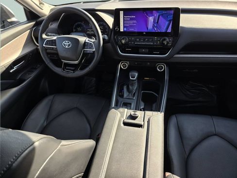 Used 2024 Toyota Grand Highlander AWD image 35
