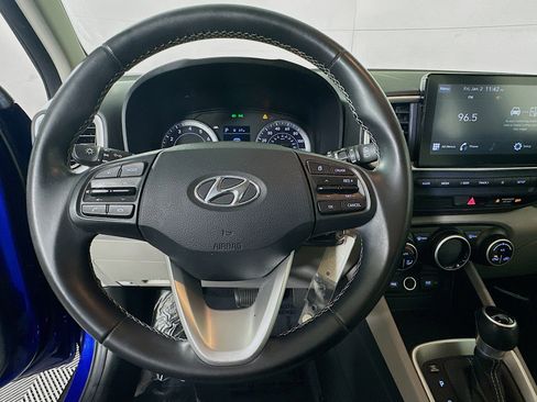 Used 2022 Hyundai Venue SEL image 15