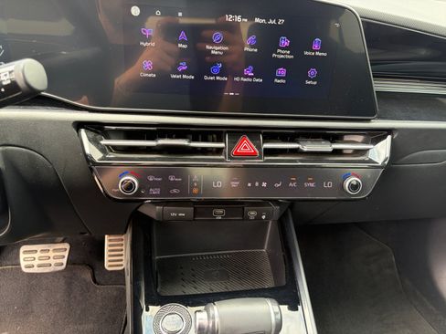 Used 2023 Kia Niro EX Touring FWD image 29