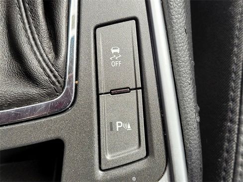 Used 2011 Cadillac SRX Luxury image 23