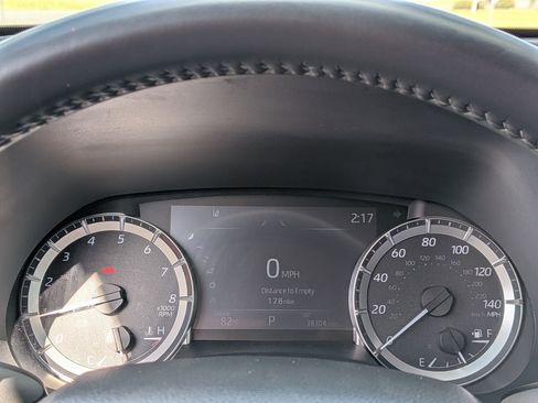 Used 2023 Toyota Highlander XLE AWD/4WD image 18