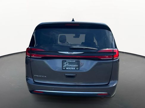 Used 2023 Chrysler Pacifica Touring-L FWD image 4