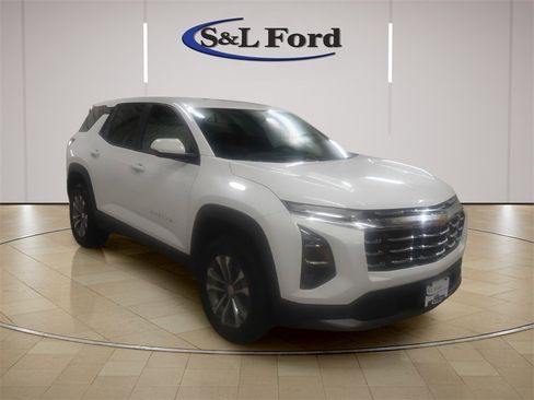 Used 2025 Chevrolet Equinox LT image 8