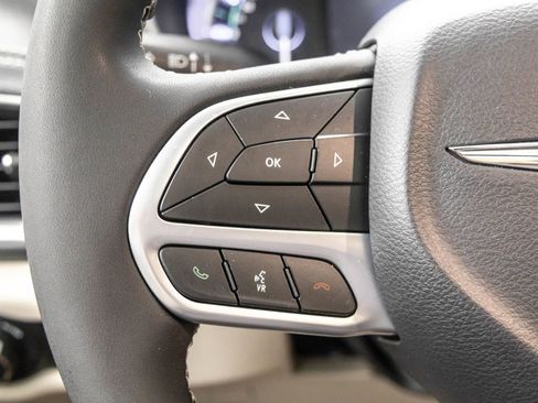 Used 2023 Chrysler Pacifica Limited FWD image 19