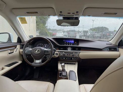 Used 2018 Lexus ES 350 w/ Luxury Package w/Wood Trim FWD image 3