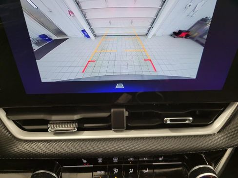 Used 2025 Chevrolet Equinox LT image 15