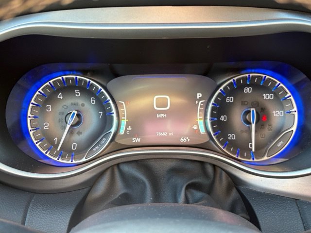 Used 2023 Chrysler Pacifica Touring-L FWD image 29
