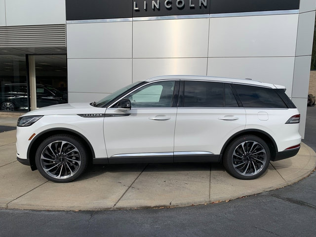 New 2027 Lincoln Aviator Reserve AWD/4WD image 2