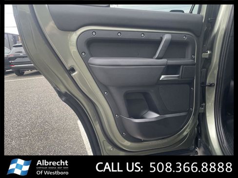 Used 2025 Land Rover Defender 110 S image 14