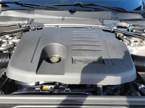 New 2025 Land Rover Discovery Metropolitan Edition image 29