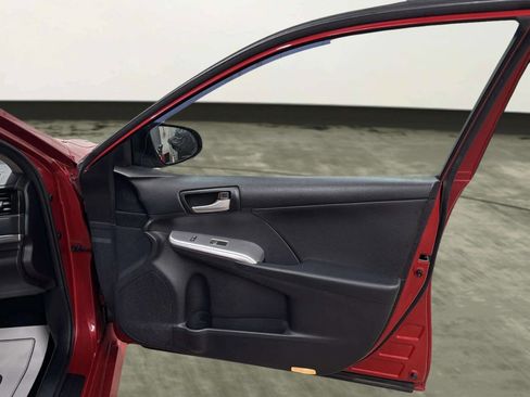 Used 2013 Toyota Camry SE w/ Convenience Pkg image 20