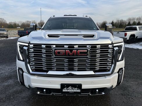 Used 2024 GMC Sierra 3500 Denali image 9