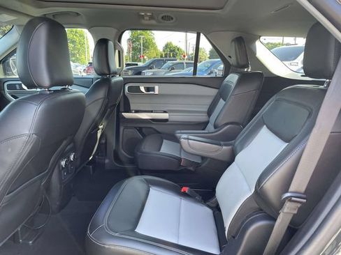 Used 2022 Ford Explorer XLT w/ Equipment Group 202A RWD image 11