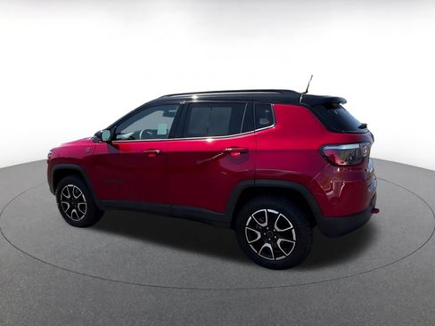 Used 2025 Jeep Compass Trailhawk AWD/4WD image 10