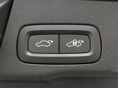 Used 2023 Volvo XC60 B5 Ultimate w/ Climate Package image 27