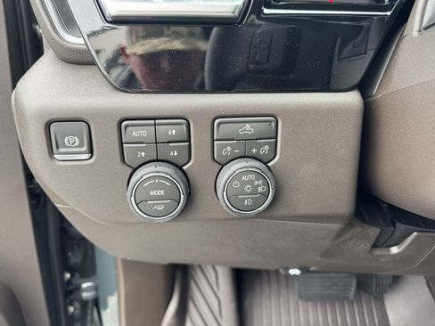 Used 2026 Chevrolet Silverado 1500 LT Trail Boss w/ Convenience Package II AWD/4WD image 18