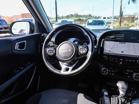 Used 2023 Kia Soul EX image 5