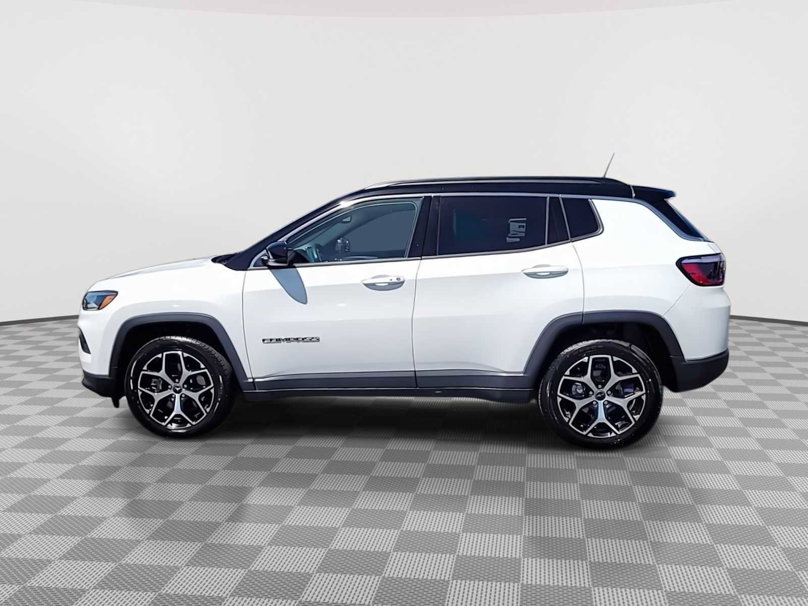 Used 2025 Jeep Compass Limited AWD/4WD image 5