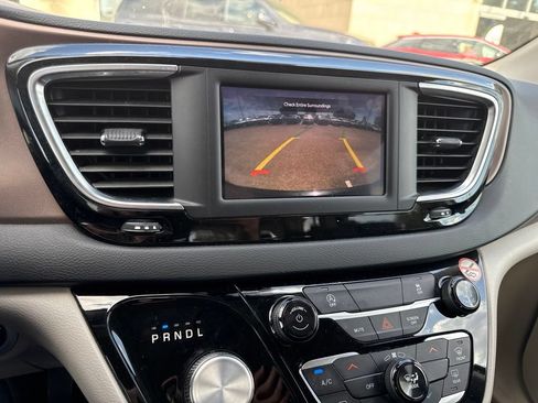 Used 2023 Chrysler Voyager LX FWD image 16