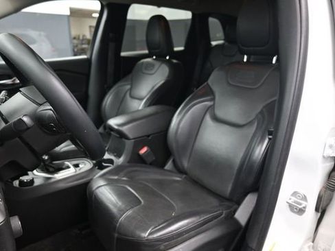 Used 2018 Jeep Cherokee Overland AWD/4WD image 19