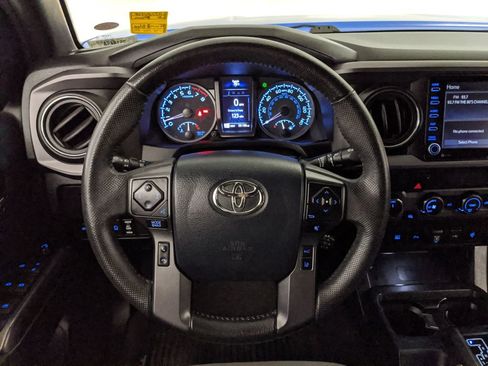 Used 2020 Toyota Tacoma TRD Off-Road w/ Technology Package AWD/4WD image 11