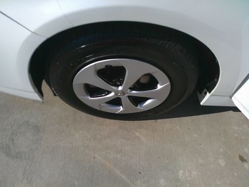 Used 2015 Toyota Prius Two image 20