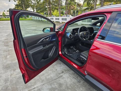 New 2026 Chevrolet Equinox EV LT AWD/4WD image 18