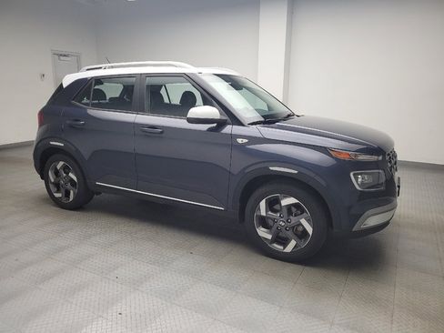 Used 2023 Hyundai Venue Limited FWD image 11