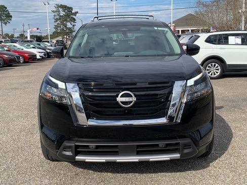 New 2025 Nissan Pathfinder SL image 3