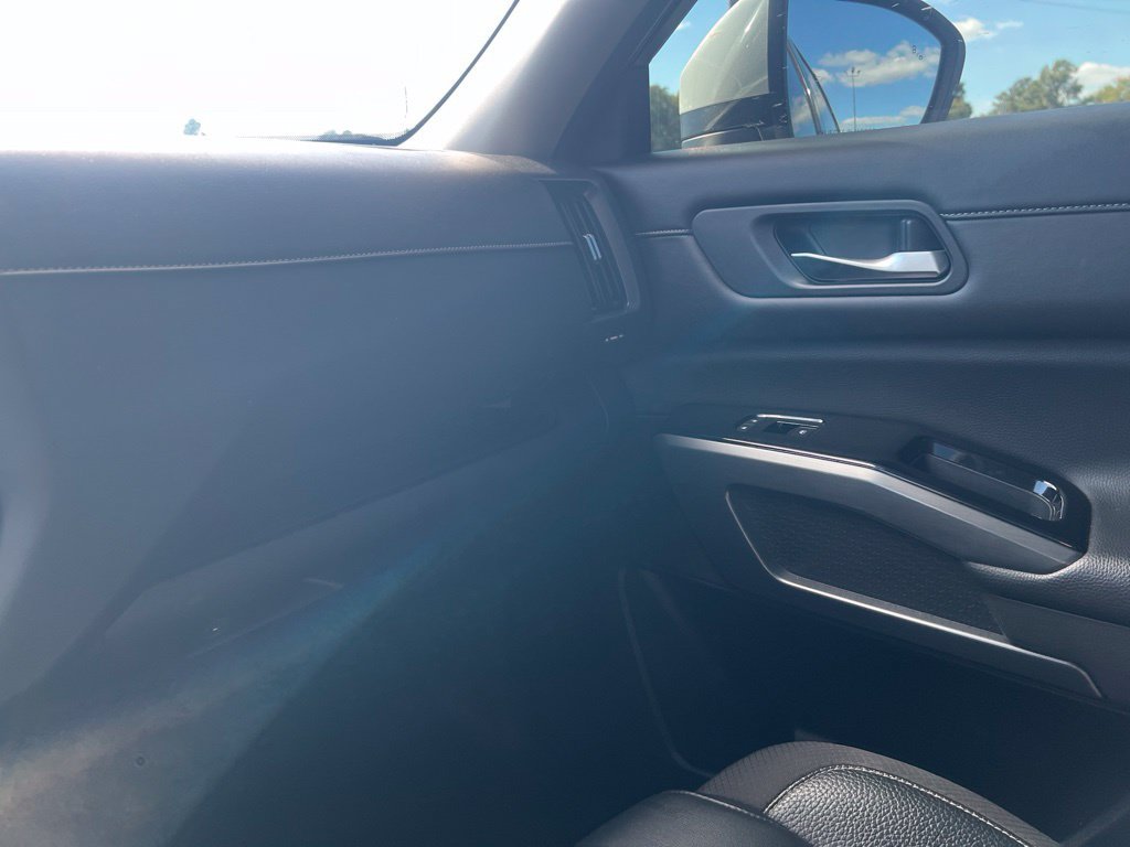 Used 2022 Nissan Pathfinder SL AWD/4WD image 18