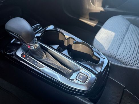 Used 2025 Chevrolet Trax LT image 37