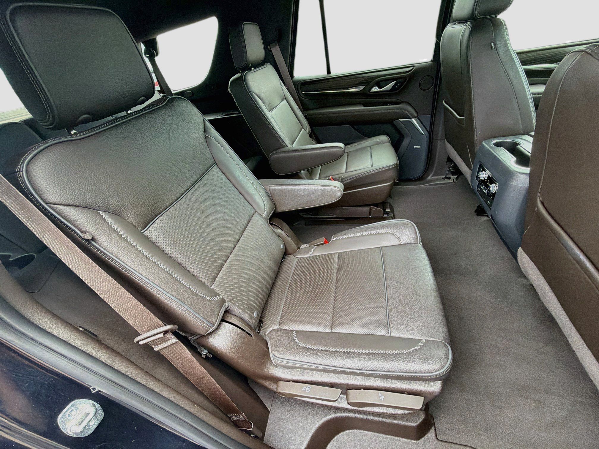 Used 2022 GMC Yukon Denali w/ Denali Premium Package RWD image 30