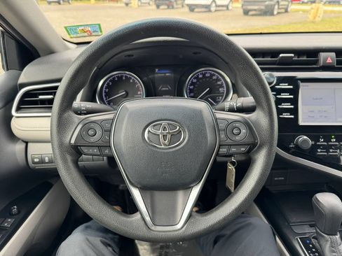 Used 2018 Toyota Camry LE FWD image 21
