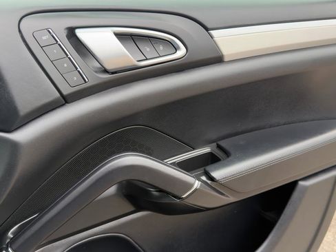Used 2015 Porsche Cayenne Turbo image 61
