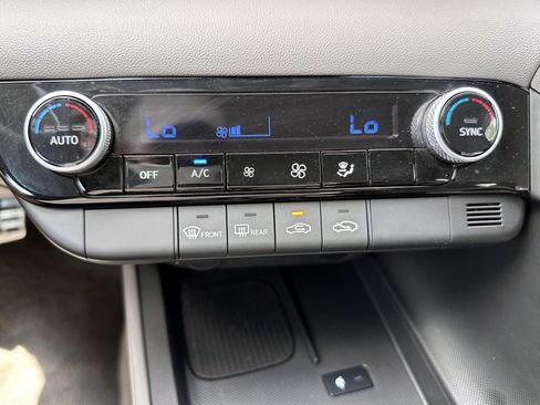 Used 2025 Hyundai Elantra Sport FWD image 24